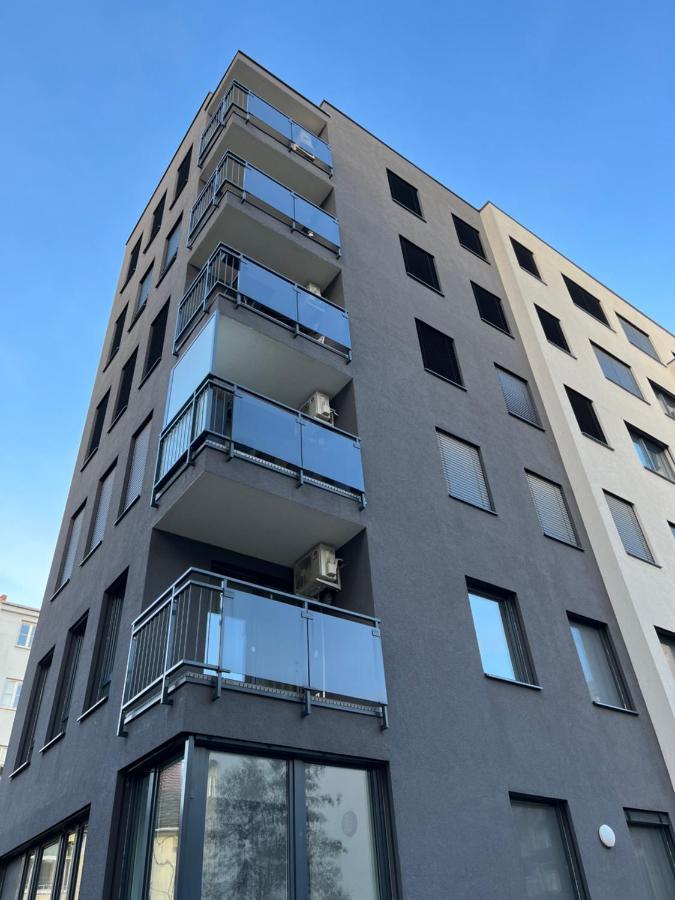 Elegant Escape Apartment II - City Centre ブラチスラヴァ エクステリア 写真