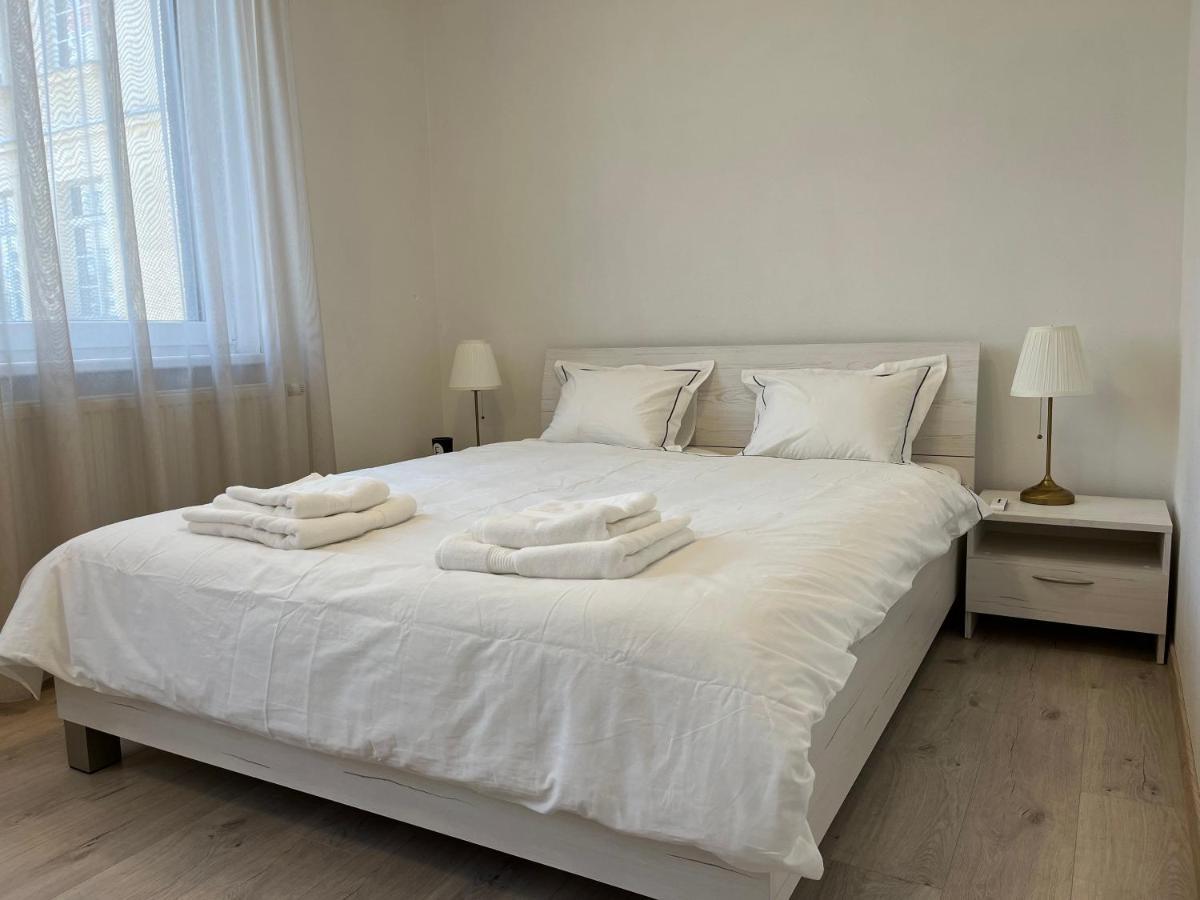 Elegant Escape Apartment II - City Centre ブラチスラヴァ エクステリア 写真