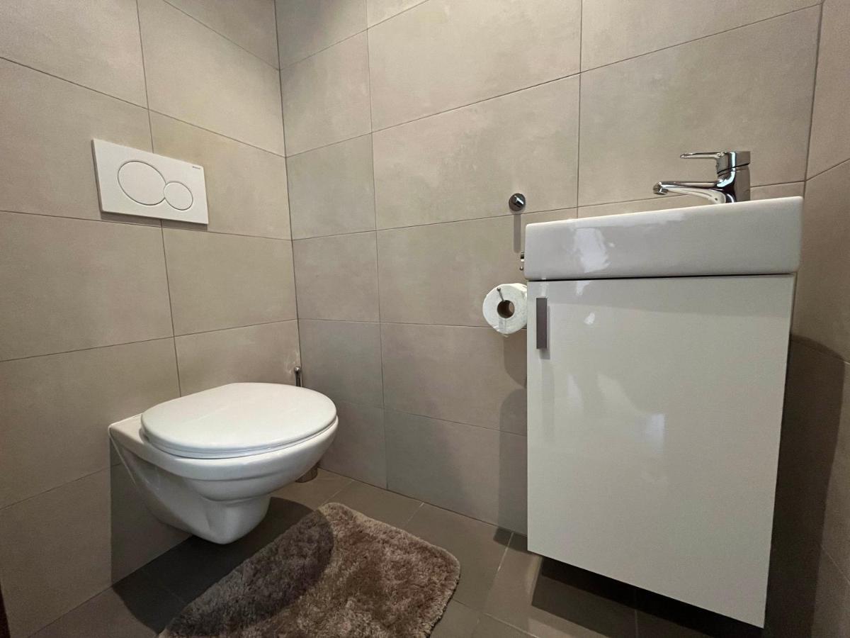 Elegant Escape Apartment II - City Centre ブラチスラヴァ エクステリア 写真