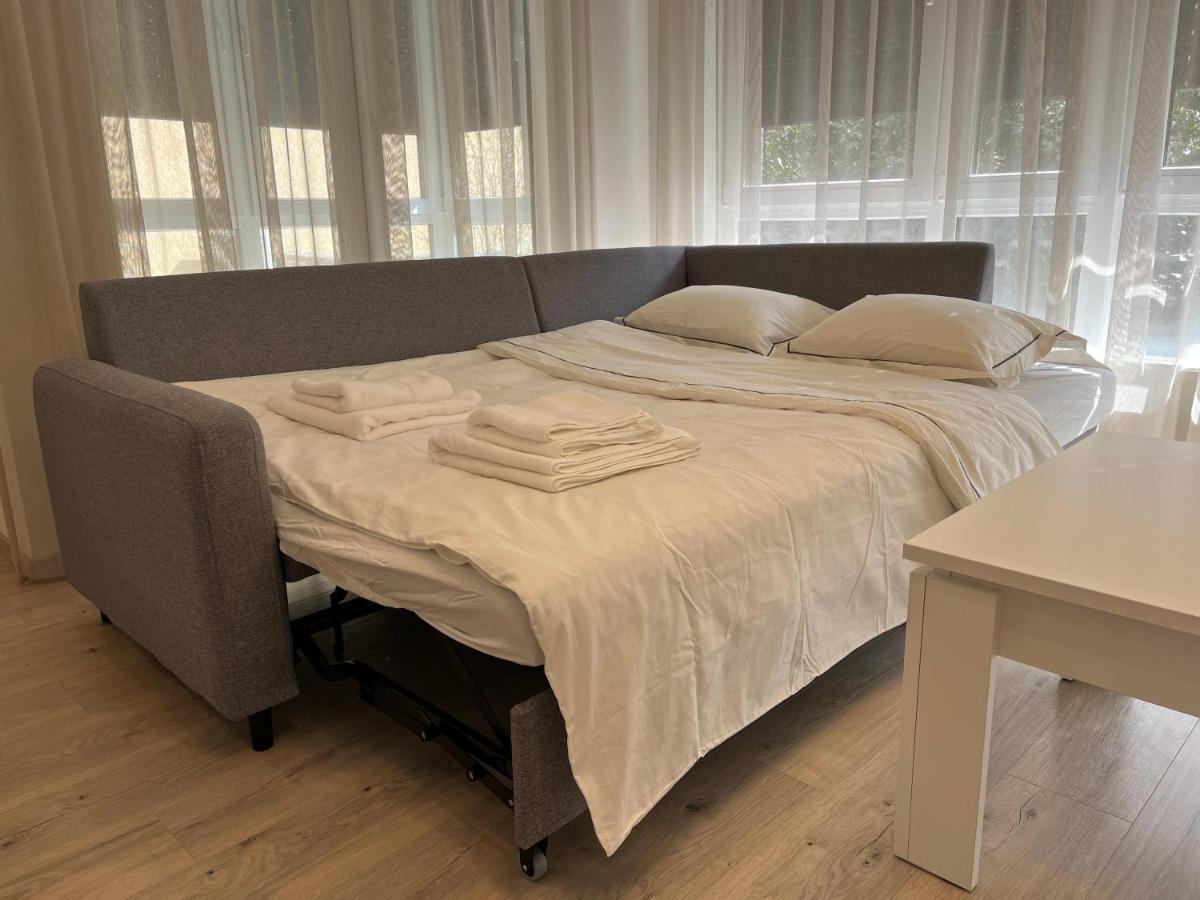 Elegant Escape Apartment II - City Centre ブラチスラヴァ エクステリア 写真
