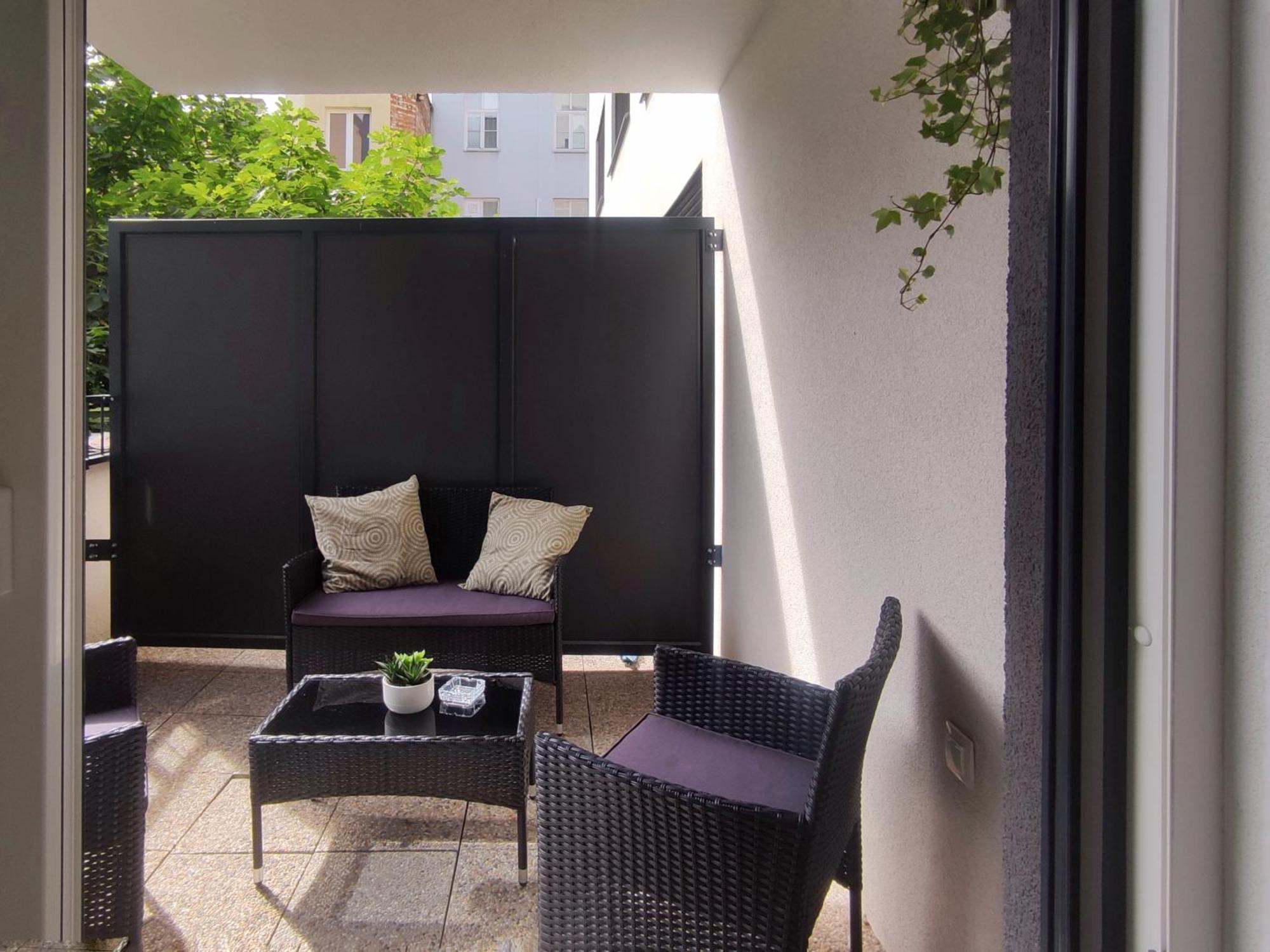 Elegant Escape Apartment II - City Centre ブラチスラヴァ エクステリア 写真